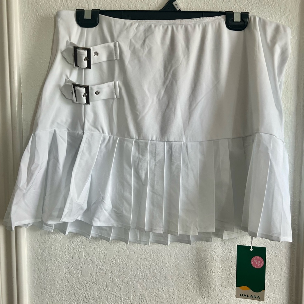 Halara White Pleated Double Buckle Tennis Skort
